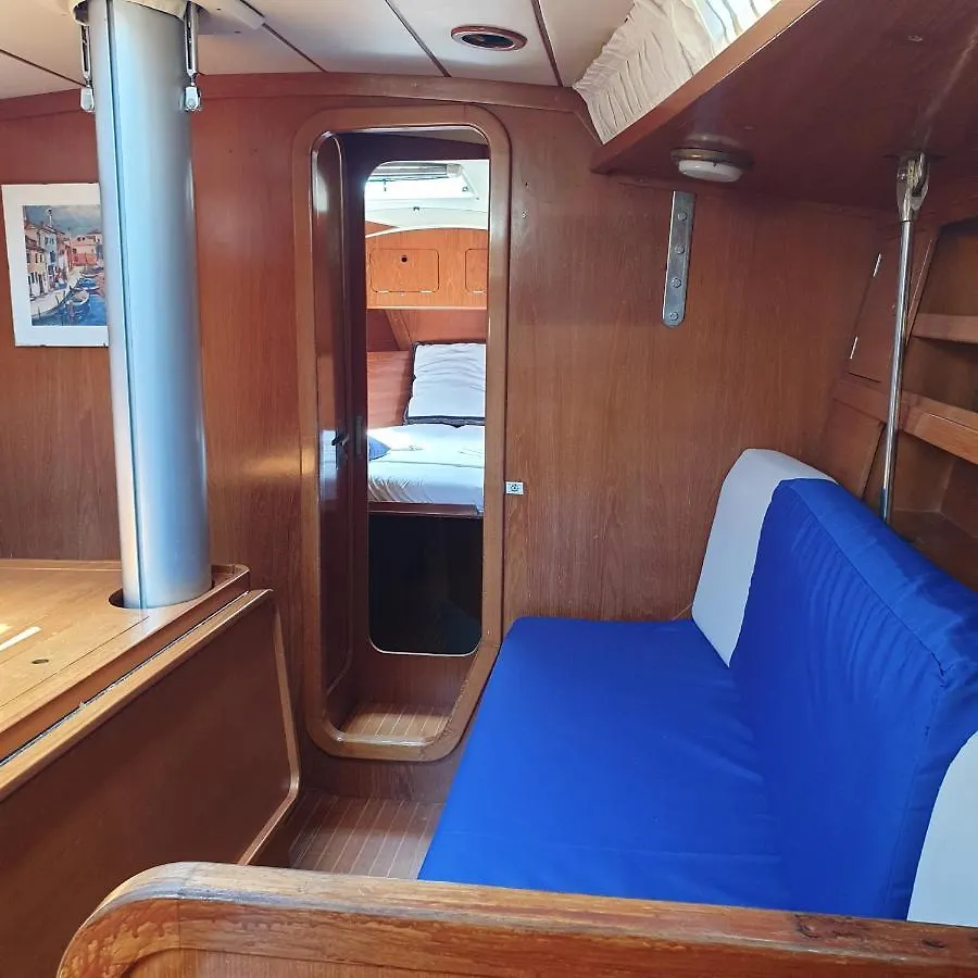 Botel Bed And Boat Holiday Hotel La Spezia