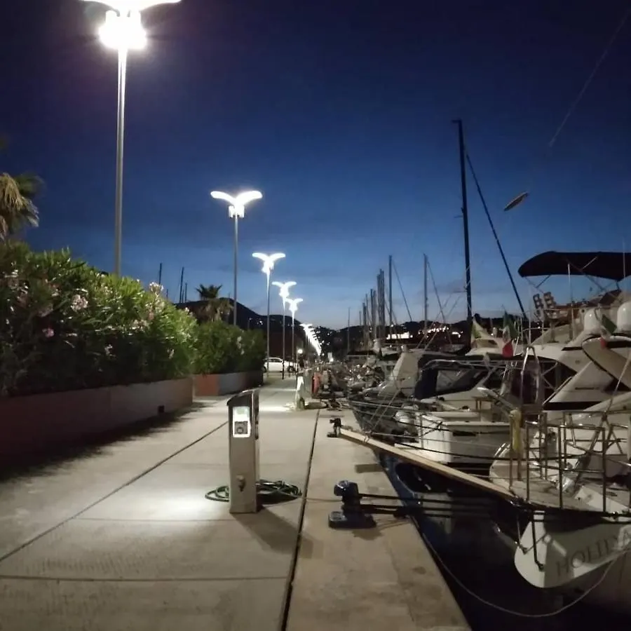 Botel Bed And Boat Holiday Hotel La Spezia