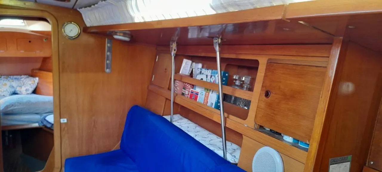 Botel Bed And Boat Holiday Hotel La Spezia
