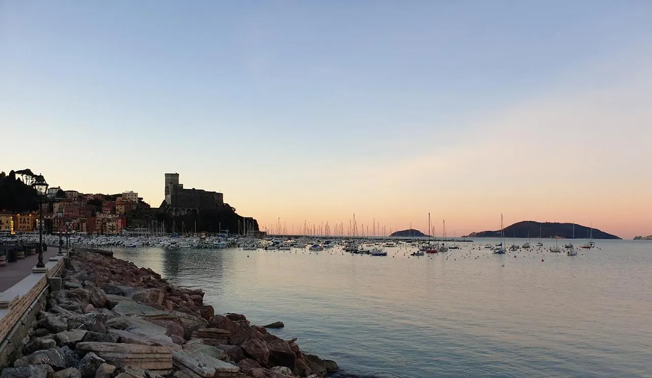 Botel Bed And Boat Holiday Hotel La Spezia Italië